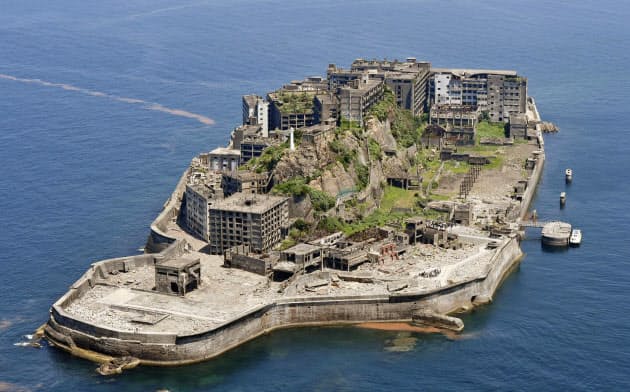 長崎市の端島炭坑(通称・軍艦島)=共同 長崎市の端島炭坑(通称・軍艦島)=共同