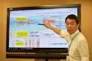 避難計画の了承を受け、今後の手続きについて説明する村井知事(22日、宮城県庁) 避難計画の了承を受け、今後の手続きについて説明する村井知事(22日、宮城県庁)