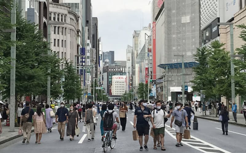 歩行者天国が再開された東京・銀座の人通りは多かった(20日) 歩行者天国が再開された東京・銀座の人通りは多かった(20日)
