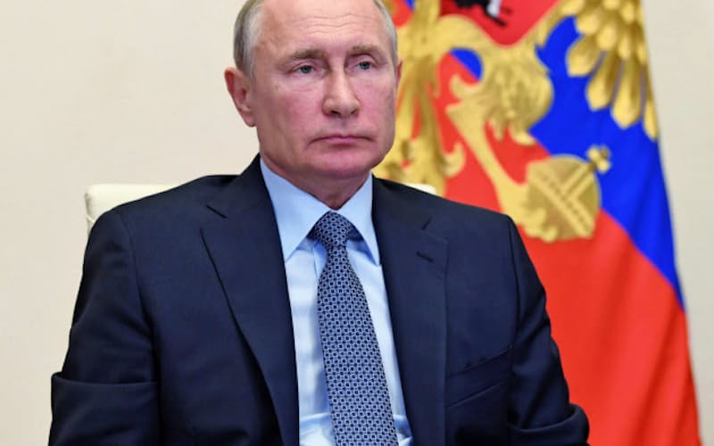 プーチン氏は次期大統領選への出馬の可能性について「排除しない」と述べた=ロイター プーチン氏は次期大統領選への出馬の可能性について「排除しない」と述べた=ロイター