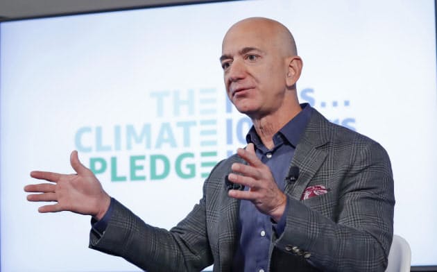 アマゾンCEOのジェフ・ベゾス氏は新型コロナウイルス危機を受けて本業強化に力をいれるが、解決すべき難題に直面している=AP アマゾンCEOのジェフ・ベゾス氏は新型コロナウイルス危機を受けて本業強化に力をいれるが、解決すべき難題に直面している=AP