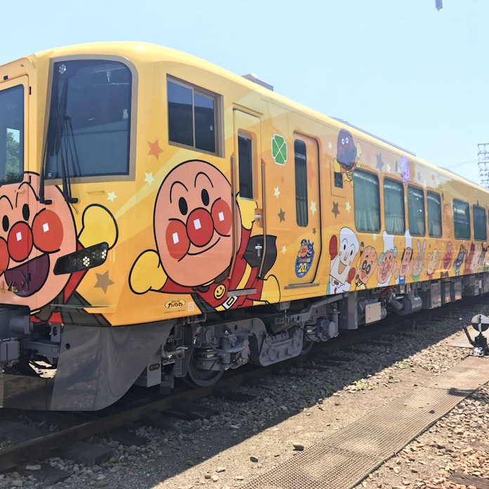 新しい アンパンマン列車 公開 Jr四国 日本経済新聞 新しい アンパンマン列車 公開 Jr四国 日本経済新聞