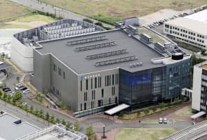 神戸市の理化学研究所計算科学研究センター(22日)=共同