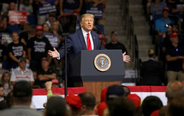 米トランプ政権は一部就労ビザの発給一時停止を発表した(写真は20日、オクラホマ州)=ロイター