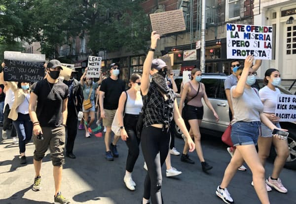 デモの参加者に白人が多いのが特徴(19日、ニューヨーク)