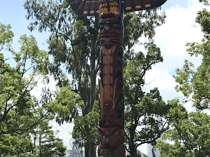 国立民族学博物館に新たなトーテムポール 日本経済新聞 国立民族学博物館に新たなトーテムポール 日本経済新聞