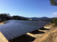 中部大の恵那キャンパスに建設した太陽光発電施設 中部大の恵那キャンパスに建設した太陽光発電施設