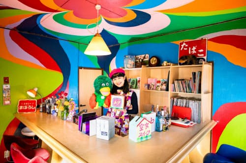 菅沼さん運営するカフェ「ニュー喫茶幻」を拠点にスイーツを販売する(埼玉県鳩山町)