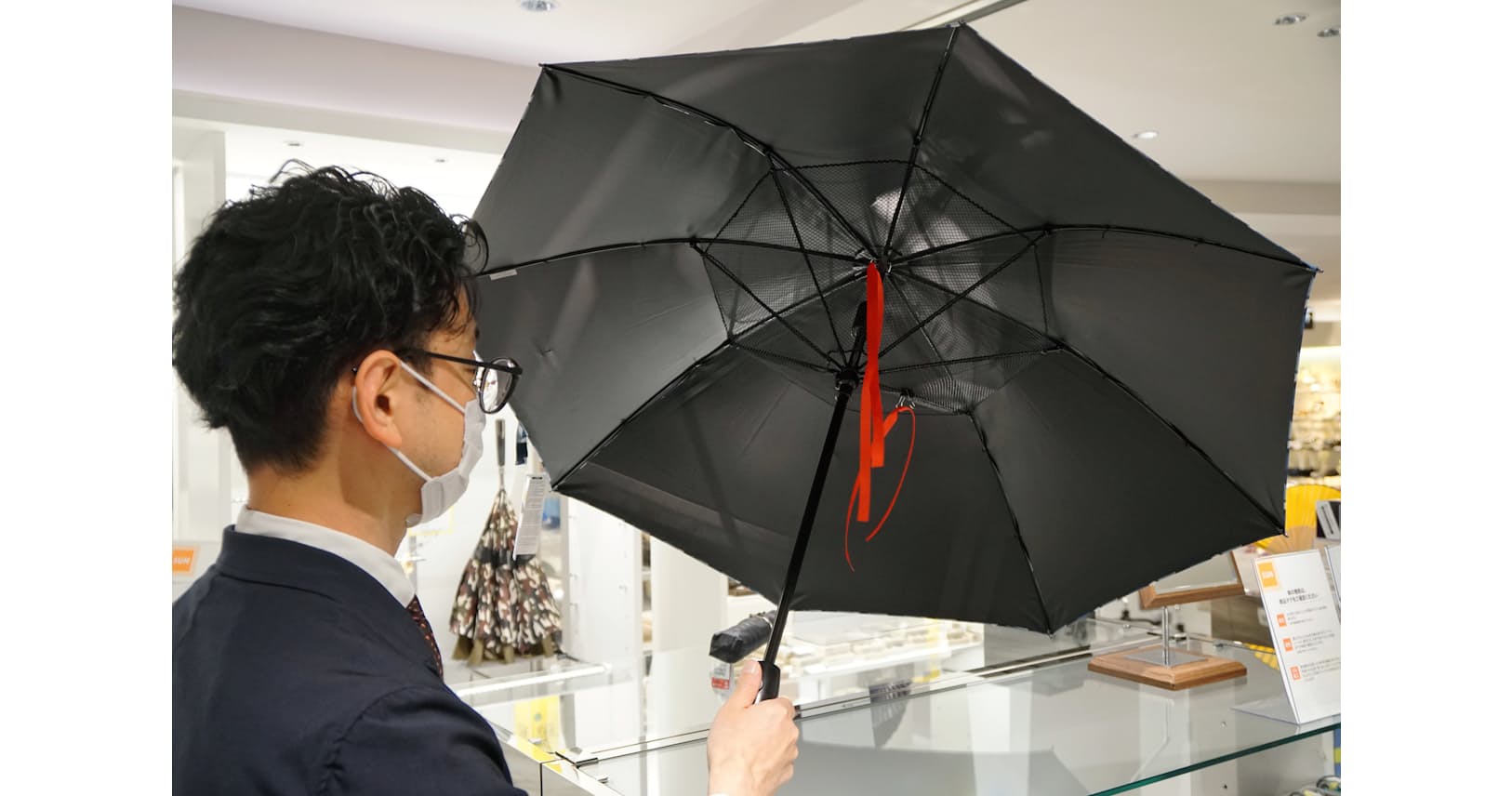 夏のコロナ対策は傘で マスク焼け防ぎ人と距離保つ Mono Trendy Nikkei Style
