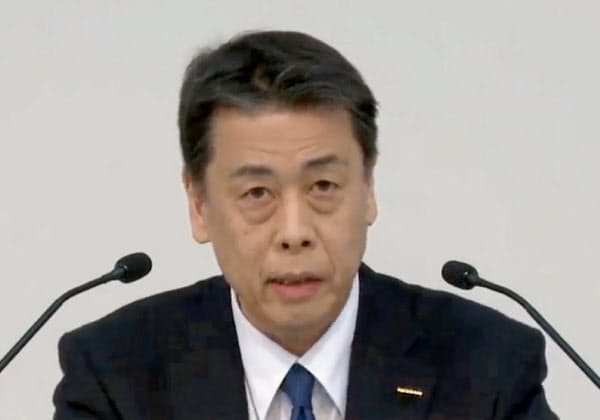 オンラインで記者会見する日産の内田誠社長(5月)