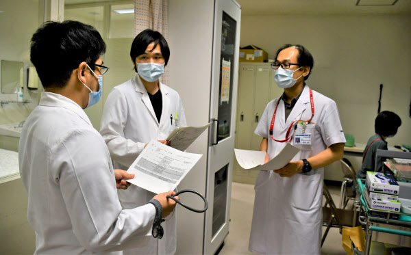 新型コロナ 医療現場 コロナ対応で精神ケア 燃え尽き も警戒 日本経済新聞