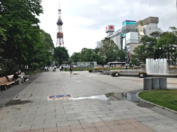 北海道では観光客が少ない状態が続き観光業への打撃が大きい(札幌市の大通公園)