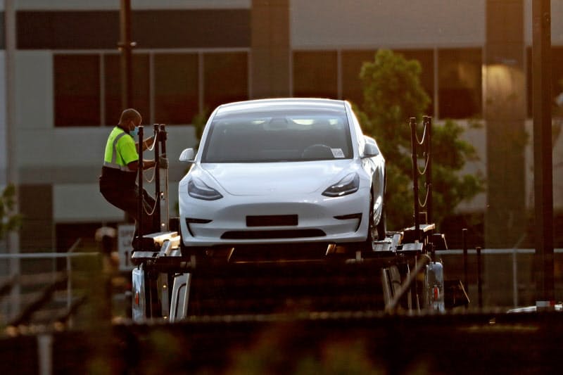 電気自動車の市場開拓を進める米テスラだが、ESGで常に高い評価を得ている訳ではない=ロイター 電気自動車の市場開拓を進める米テスラだが、ESGで常に高い評価を得ている訳ではない=ロイター