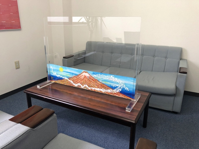 絵画の入ったアクリル仕切り 仙台の高進商事が発売へ 日本経済新聞