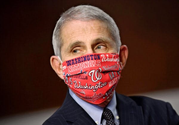 上院の公聴会に出席した米国立アレルギー感染症研究所のファウチ所長(30日、ワシントン)=ロイター