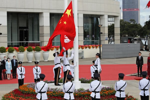 香港は1日、中国返還から23年を迎えた=AP
