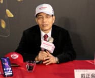 記者会見するシャープの戴正呉会長(2日、台北市内) 記者会見するシャープの戴正呉会長(2日、台北市内)