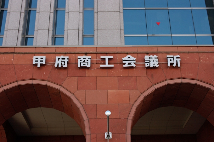 新型コロナ 甲府商工会議所 タクシーで料理無料配達 日本経済新聞