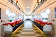 新型車両はミッキーをイメージしたカラーを施し、窓も従来より大きくした 新型車両はミッキーをイメージしたカラーを施し、窓も従来より大きくした