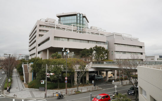 泉佐野市長 まず医療機関を支援 ふるさと納税復帰で 日本経済新聞