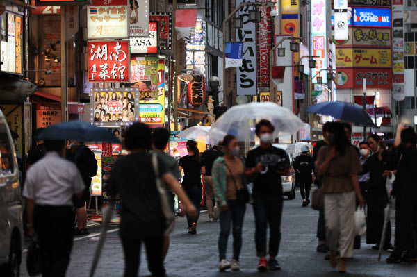 新型コロナ 夜の街 感染やまず 飲食店主ら 一枚岩になれない 日本経済新聞