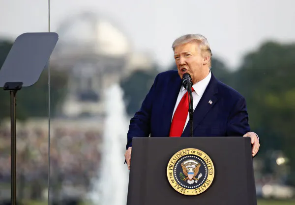 4日、トランプ米大統領は左派が自由を脅かしていると重ねて批判した(ワシントン)=AP