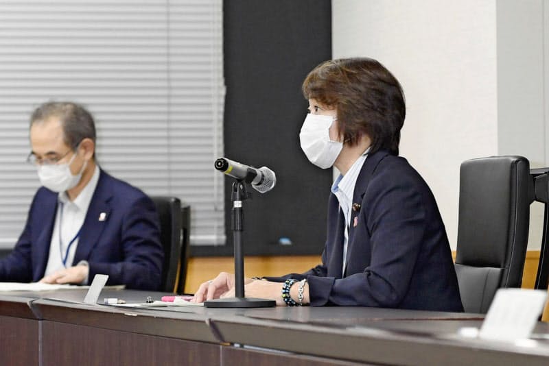 性犯罪・性暴力対策強化のための関係府省会議で、発言する橋本男女共同参画相(右)=6月、内閣府(共同) 性犯罪・性暴力対策強化のための関係府省会議で、発言する橋本男女共同参画相(右)=6月、内閣府(共同)