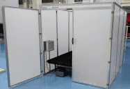 大気社が開発した簡易シェルター「バリアーキューブ」。避難所で利用できる 大気社が開発した簡易シェルター「バリアーキューブ」。避難所で利用できる