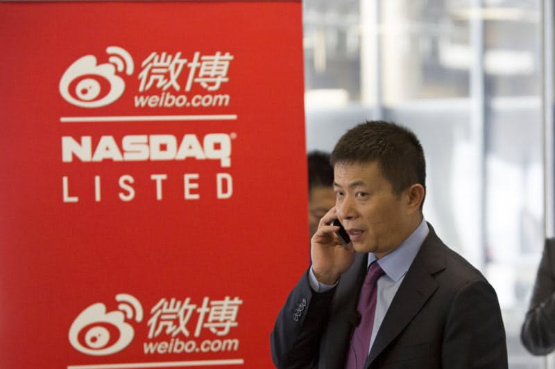中国版ツイッター「微博」を運営する新浪は14年に米ナスダックに上場した=ロイター 中国版ツイッター「微博」を運営する新浪は14年に米ナスダックに上場した=ロイター