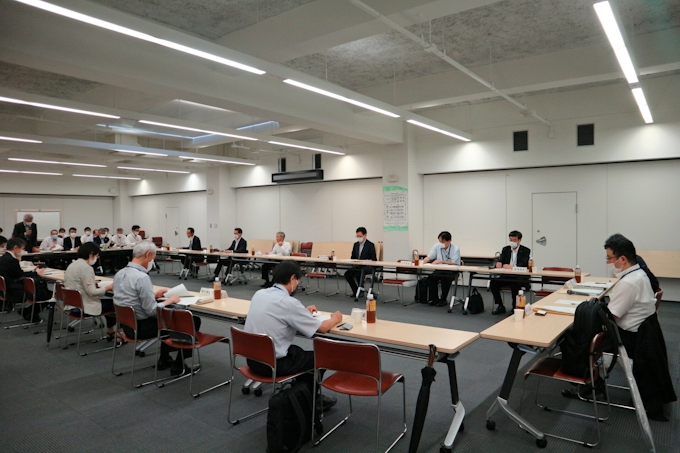 佐渡汽船 高速カーフェリー売却方針 小木航路の赤字改善に向け 日本経済新聞