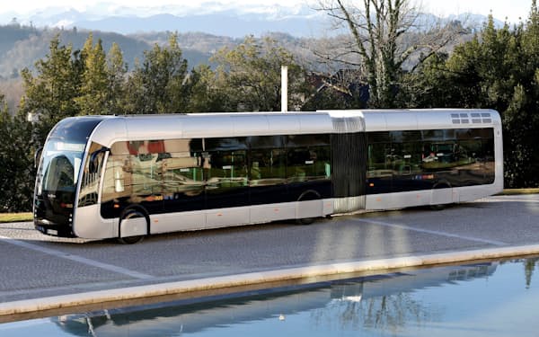 フランスで1月に公開された水素バス=ロイター