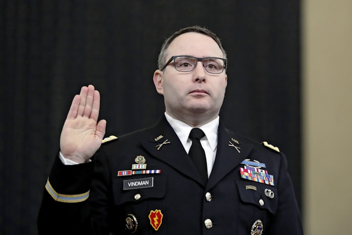 ウクライナ疑惑証言の軍人が退役 トランプ氏が脅迫 日本経済新聞 ウクライナ疑惑証言の軍人が退役 トランプ氏が脅迫 日本経済新聞