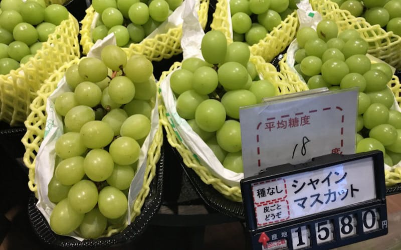 日本で育成された「シャインマスカット」は中国産や韓国産が出回り、日本産の輸出を阻害している 日本で育成された「シャインマスカット」は中国産や韓国産が出回り、日本産の輸出を阻害している