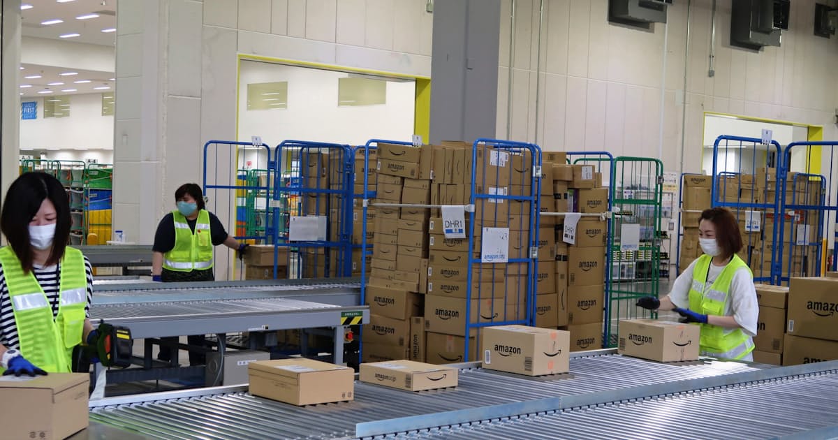 アマゾン 広島に自社配送拠点 置き配もスタート 日本経済新聞 アマゾン 広島に自社配送拠点 置き配もスタート 日本経済新聞