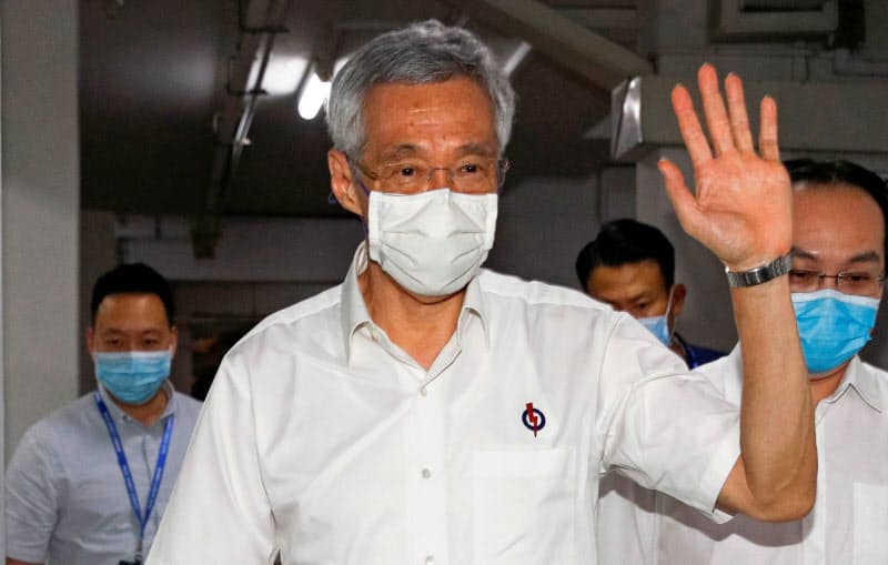 リー・シェンロン首相が率いる与党にとっては得票率が伸び悩み、苦い勝利となった=ロイター リー・シェンロン首相が率いる与党にとっては得票率が伸び悩み、苦い勝利となった=ロイター