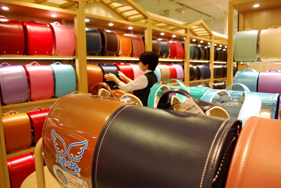 デフレ知らずのランドセル 値上がり支える 孫思い 日本経済新聞