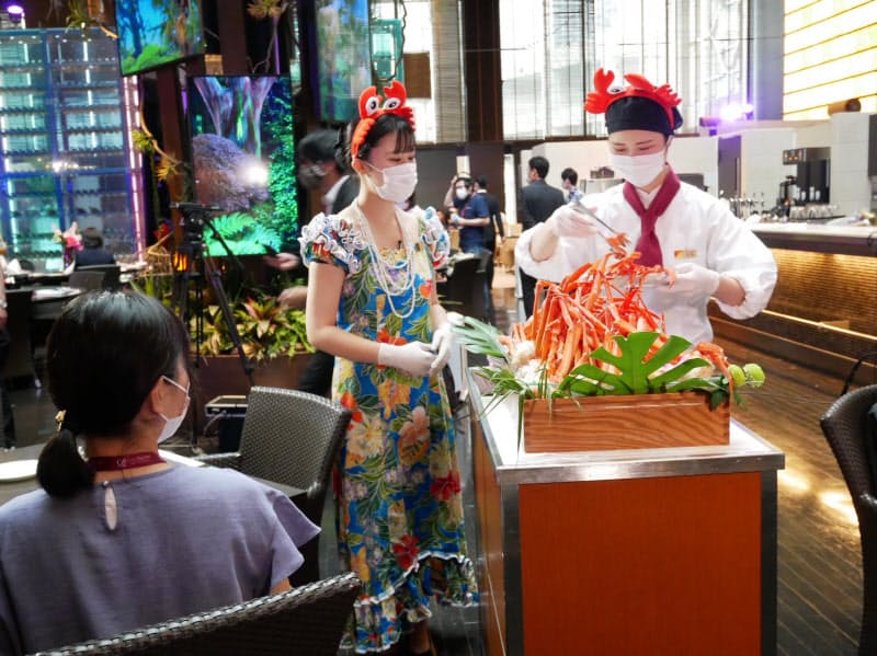 新型コロナ 品川プリンス ビュッフェ再開 ワゴンで巡回提供 日本経済新聞