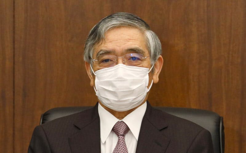 金融政策決定会合に臨む日銀の黒田総裁(15日午前、日銀本店)=代表撮影 金融政策決定会合に臨む日銀の黒田総裁(15日午前、日銀本店)=代表撮影
