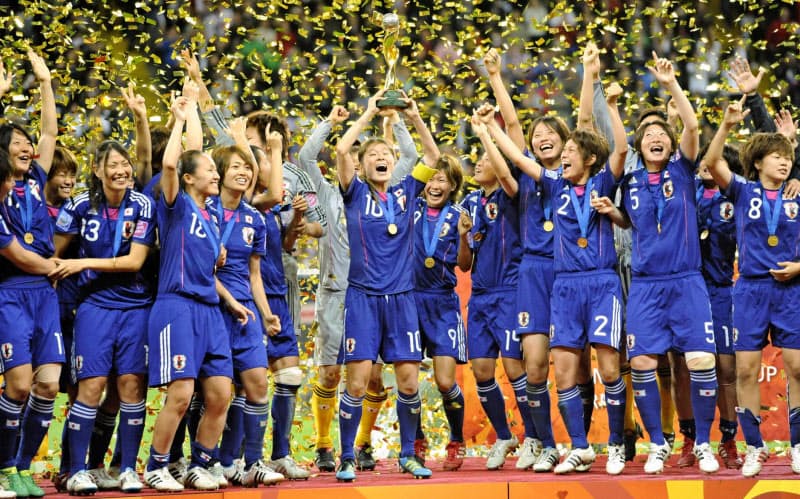 2011年女子W杯ドイツ大会を制した「なでしこジャパン」。岡島チェアは「もう一度世界一」を目標に掲げる=共同 2011年女子W杯ドイツ大会を制した「なでしこジャパン」。岡島チェアは「もう一度世界一」を目標に掲げる=共同