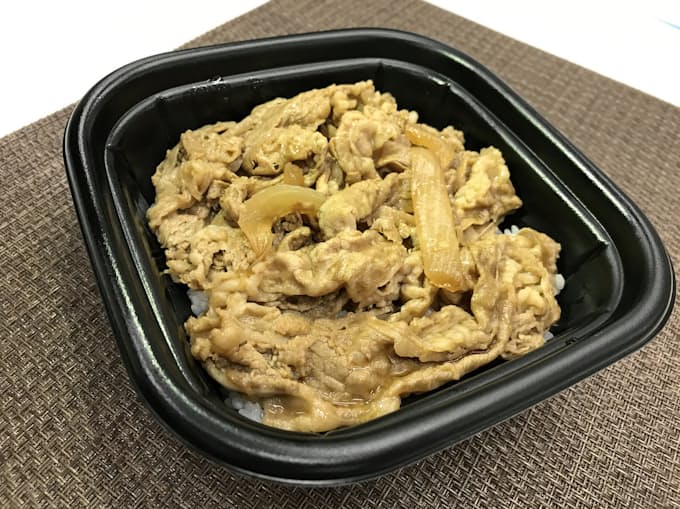 ファミリーマートが関西限定牛丼 地域の工場活用 日本経済新聞