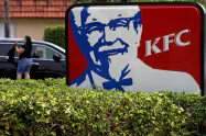 米KFCは植物肉フライドチキンの販売を開始する=ロイター 米KFCは植物肉フライドチキンの販売を開始する=ロイター