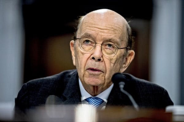 ロス商務長官は中国のウイグル族弾圧を厳しく批判した(写真は3月、ワシントン)=AP