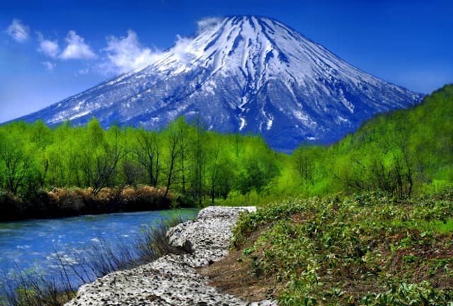 1位の羊蹄山（ようていざん）＝蝦夷（えぞ）富士（北海道）