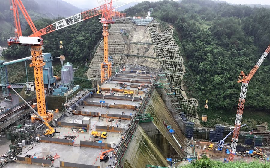 大林組 工事現場はロボにお任せ ダムで実証試験 日本経済新聞