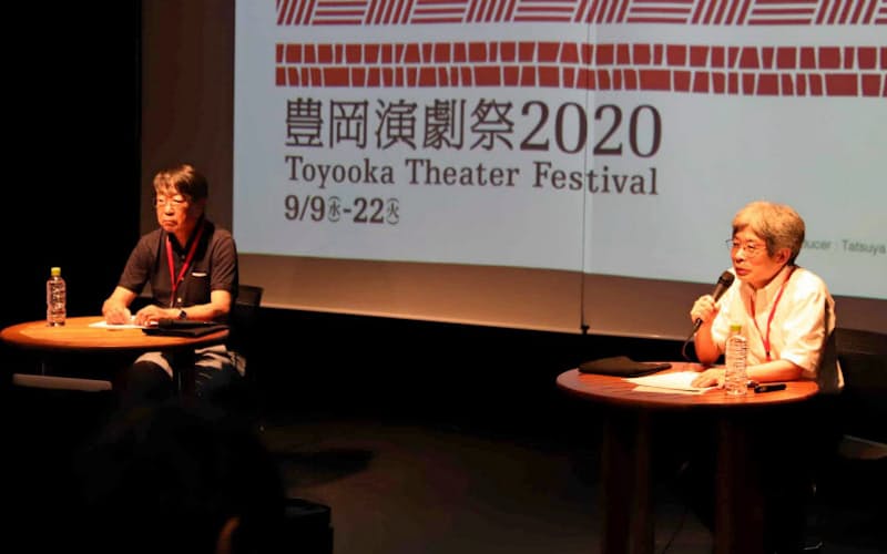 開催発表記者会見に出席したフェスティバルディレクターの平田オリザ(右)と中貝宗治・豊岡市長 開催発表記者会見に出席したフェスティバルディレクターの平田オリザ(右)と中貝宗治・豊岡市長