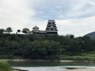 大洲城の木造復元天守に宿泊できる(18日、愛媛県大洲市)
