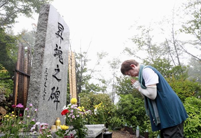 御巣鷹尾根に遺族の祈り 日航事故35年の行事始まる 日本経済新聞
