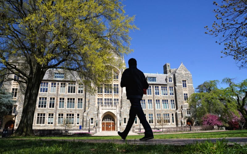 米ジョージタウン大学は、オンライン授業が続く来年度の授業料の1割減額に踏み切った=ロイター 米ジョージタウン大学は、オンライン授業が続く来年度の授業料の1割減額に踏み切った=ロイター