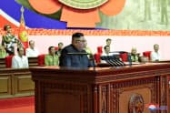 27日の「老兵大会」で演説する金正恩氏=朝鮮中央通信・共同 27日の「老兵大会」で演説する金正恩氏=朝鮮中央通信・共同