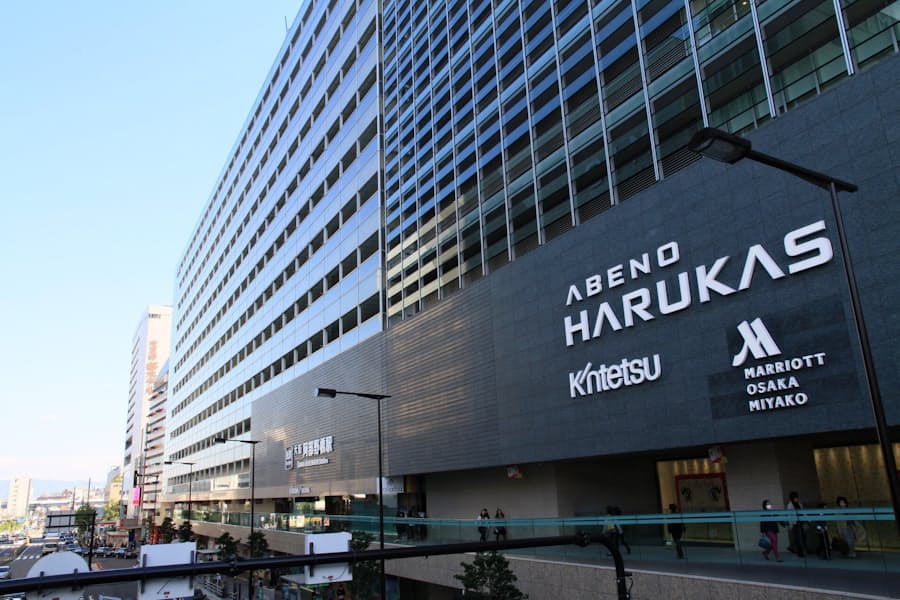 新型コロナ あべのハルカス近鉄本店 従業員が感染 28日は通常営業 日本経済新聞